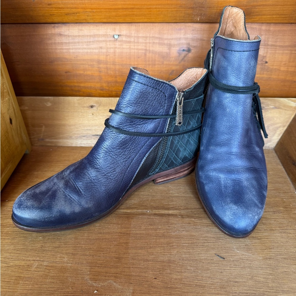 Veracruz Distressed Chic Navy and Black Ankle Boots